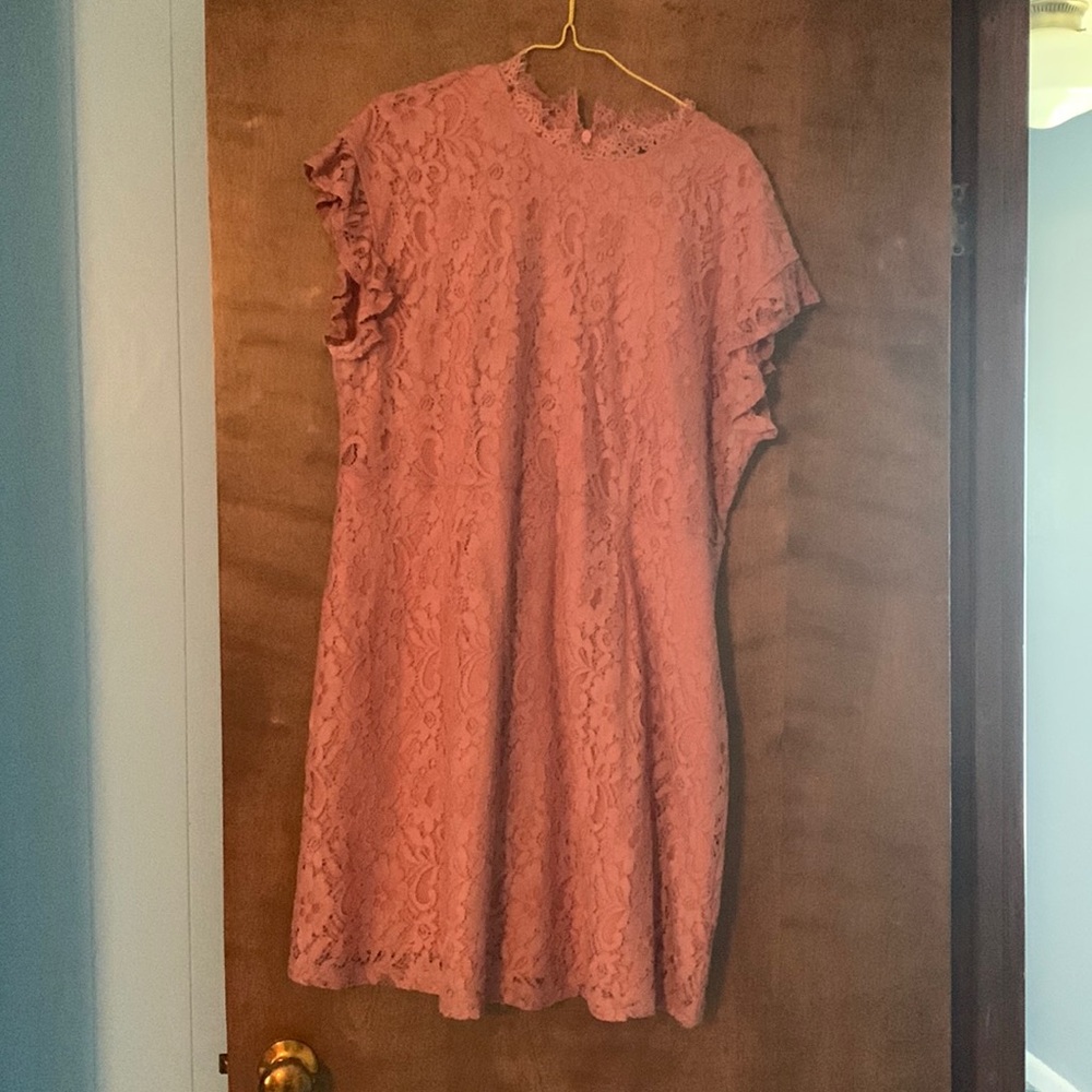 Lace pink dress